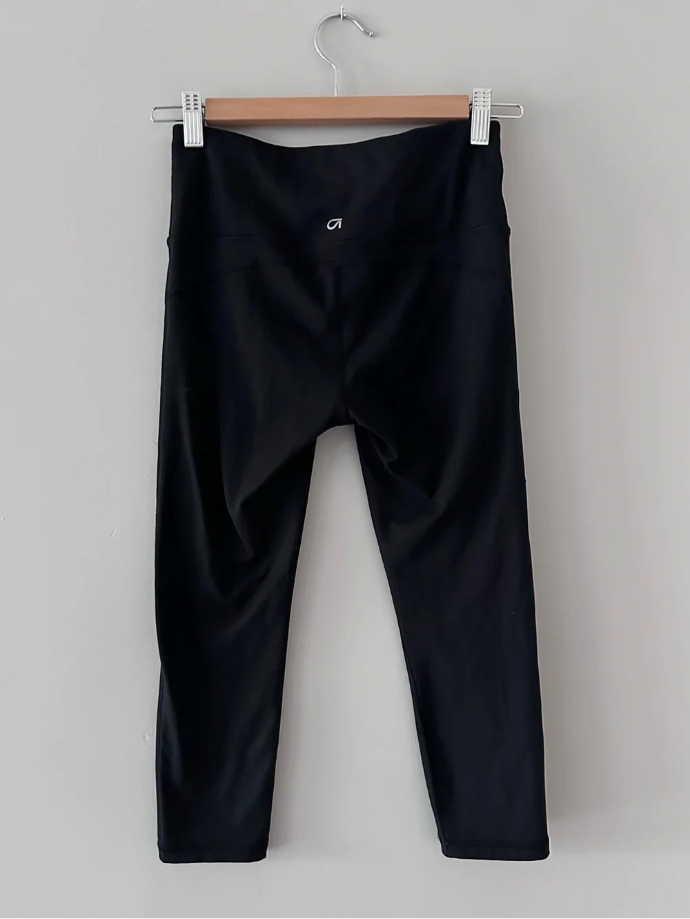 GAPfit Black High-Rise Capris Leggings